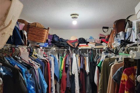 Condo in Lauderhill, Florida, 2 bedrooms № 2367726 - photo 9