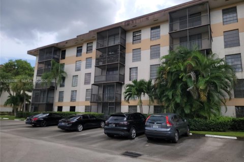 Condo in Lauderhill, Florida, 2 bedrooms № 2367726 - photo 16