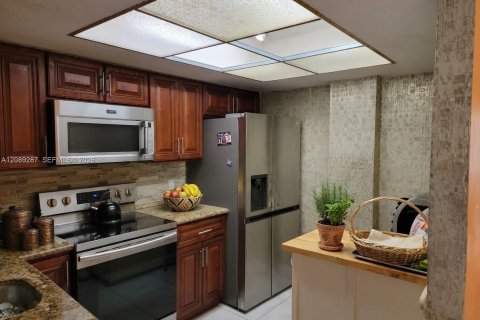 Condo in Lauderhill, Florida, 2 bedrooms № 2367726 - photo 4
