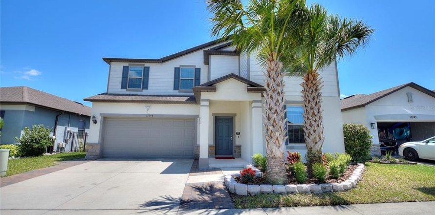 House in Clermont, Florida 4 bedrooms, 306.3 sq.m. № 1767749