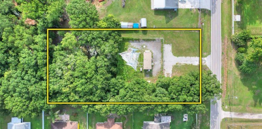 Commercial property in Lakeland, Florida № 2221825