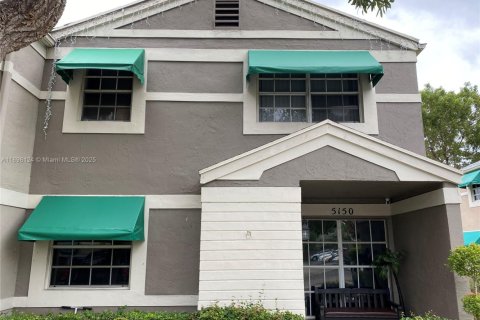 Снять в аренду таунхаус в Купер-Сити, Флорида 3 спальни, 120.96м2, № 1949870 - фото 1