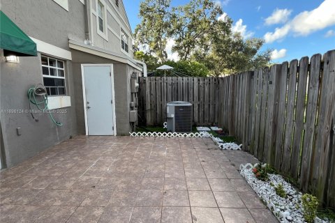 Снять в аренду таунхаус в Купер-Сити, Флорида 3 спальни, 120.96м2, № 1949870 - фото 8