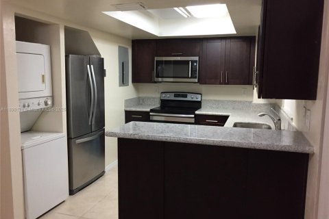 Снять в аренду таунхаус в Купер-Сити, Флорида 3 спальни, 120.96м2, № 1949870 - фото 9