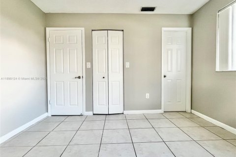 Снять в аренду таунхаус в Купер-Сити, Флорида 3 спальни, 120.96м2, № 1949870 - фото 17