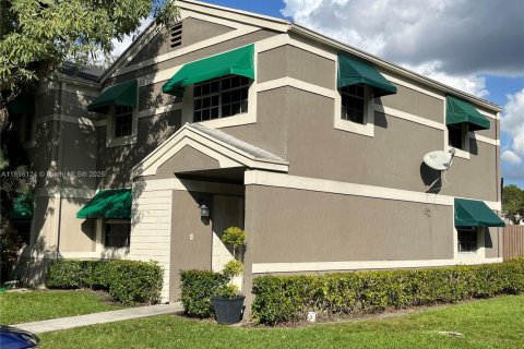 Снять в аренду таунхаус в Купер-Сити, Флорида 3 спальни, 120.96м2, № 1949870 - фото 2