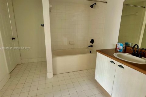 Condominio en alquiler en West Palm Beach, Florida, 1 dormitorio, 70.61 m2 № 1989408 - foto 11