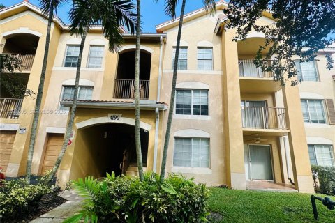 Condominio en alquiler en West Palm Beach, Florida, 1 dormitorio, 70.61 m2 № 1989408 - foto 1