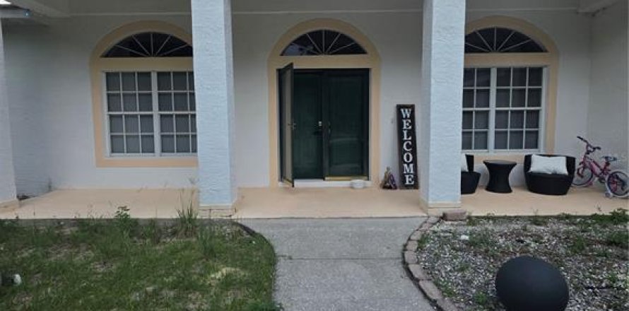 House in Spring Hill, Florida 3 bedrooms, 148.92 sq.m. № 2217285