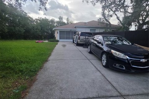 House in Spring Hill, Florida 3 bedrooms, 148.92 sq.m. № 2217285 - photo 4