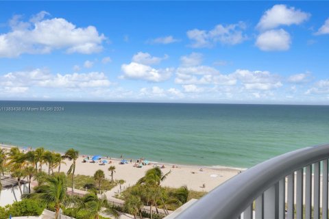 Condominio en venta en Miami Beach, Florida, 3 dormitorios, 132.85 m2 № 1763387 - foto 11