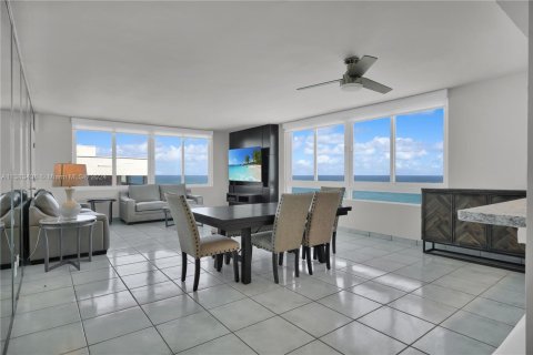 Condominio en venta en Miami Beach, Florida, 3 dormitorios, 132.85 m2 № 1763387 - foto 16