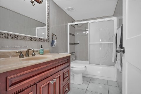 Condominio en venta en Miami Beach, Florida, 3 dormitorios, 132.85 m2 № 1763387 - foto 25