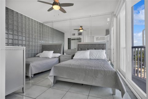 Condominio en venta en Miami Beach, Florida, 3 dormitorios, 132.85 m2 № 1763387 - foto 21
