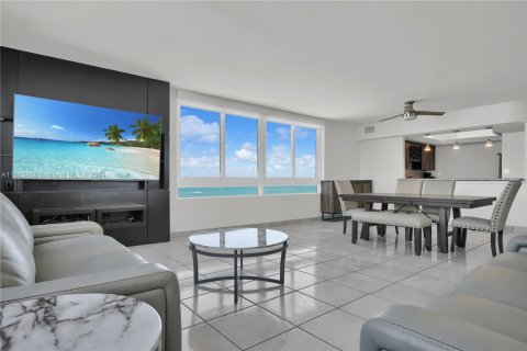 Condominio en venta en Miami Beach, Florida, 3 dormitorios, 132.85 m2 № 1763387 - foto 18