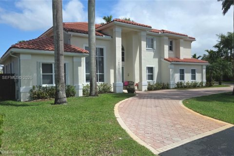 Купить виллу или дом в Майами, Флорида 5 спален, 339.65м2, № 2052515 - фото 2