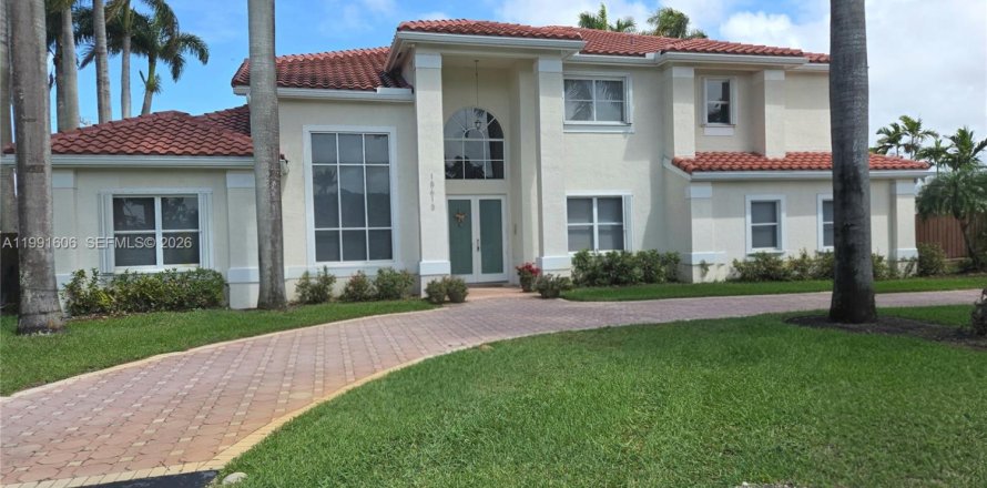 Дом в Майами, Флорида 5 спален, 339.65м2 № 2052515