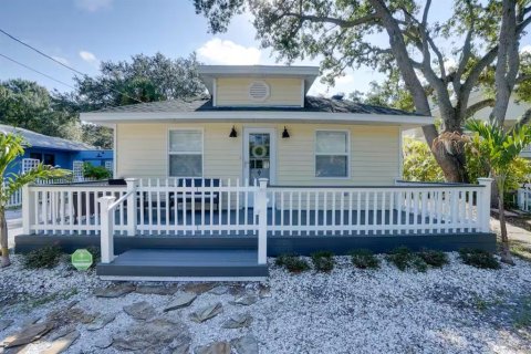 House in Palm Harbor, Florida 2 bedrooms, 123.37 sq.m. № 1772125 - photo 1