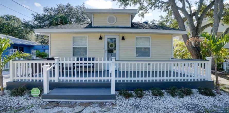 House in Palm Harbor, Florida 2 bedrooms, 123.37 sq.m. № 1772125