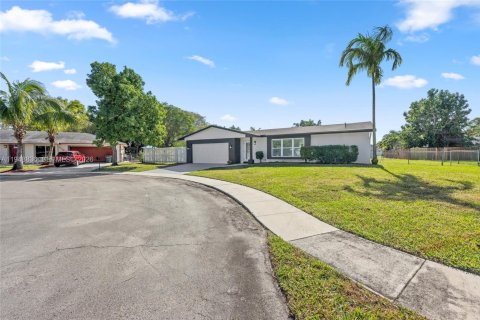 Снять в аренду виллу или дом в Бока-Ратон, Флорида 4 спальни, 197.88м2, № 2005419 - фото 3