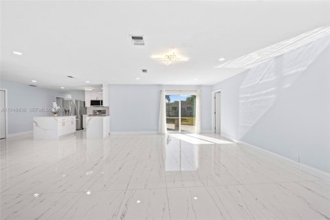 Снять в аренду виллу или дом в Бока-Ратон, Флорида 4 спальни, 197.88м2, № 2005419 - фото 5