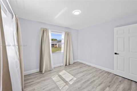 Снять в аренду виллу или дом в Бока-Ратон, Флорида 4 спальни, 197.88м2, № 2005419 - фото 19