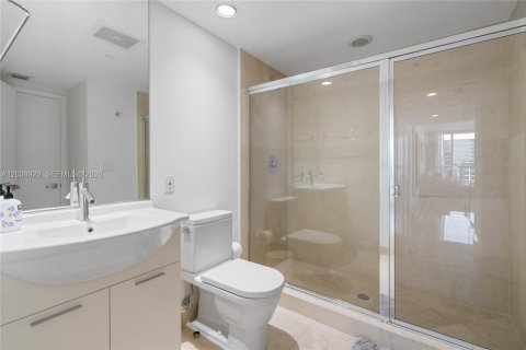 Condo in Miami, Florida, 2 bedrooms  № 2241381 - photo 30