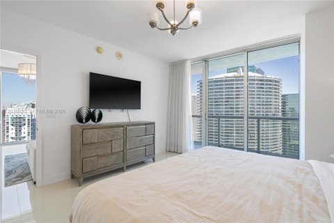 Condo in Miami, Florida, 2 bedrooms  № 2241381 - photo 13