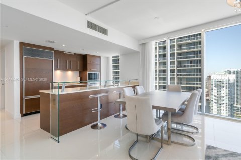 Condo in Miami, Florida, 2 bedrooms  № 2241381 - photo 16