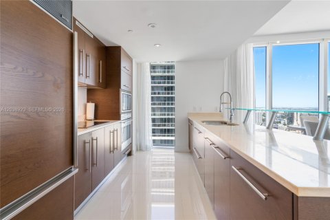 Condo in Miami, Florida, 2 bedrooms  № 2241381 - photo 29
