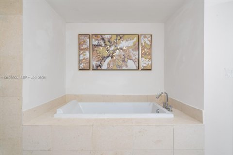 Condo in Miami, Florida, 2 bedrooms  № 2241381 - photo 18