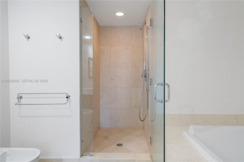 Condo in Miami, Florida, 2 bedrooms  № 2241381 - photo 19