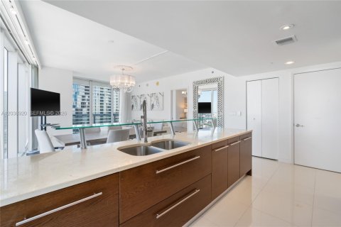 Condo in Miami, Florida, 2 bedrooms  № 2241381 - photo 25