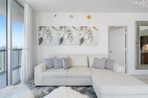 Condo in Miami, Florida, 2 bedrooms  № 2241381 - photo 10