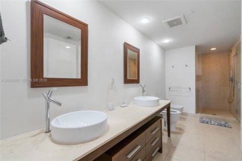 Condo in Miami, Florida, 2 bedrooms  № 2241381 - photo 11