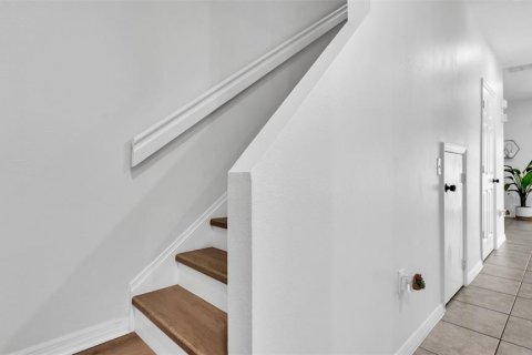 Touwnhouse à louer à Tampa, Floride: 2 chambres, 108.97 m2 № 2427186 - photo 6