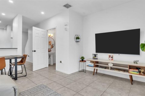 Touwnhouse à louer à Tampa, Floride: 2 chambres, 108.97 m2 № 2427186 - photo 12