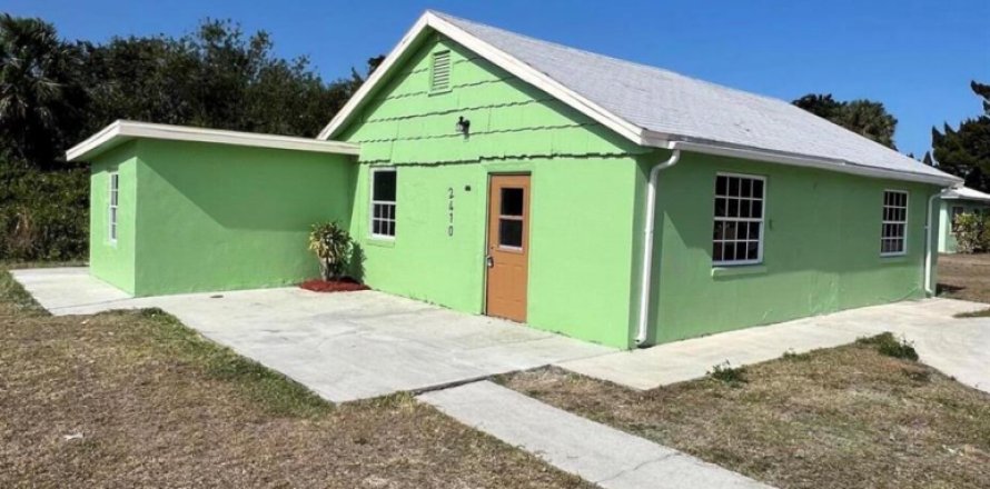 House in St. Lucie, Florida 2 bedrooms, 93.92 sq.m. № 2380150