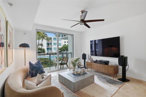 Condominio en Miami Beach, Florida, 1 dormitorio  № 2012844