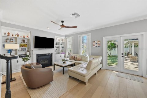 Villa ou maison à vendre à Tampa, Floride: 4 chambres, 233.74 m2 № 1898519 - photo 6