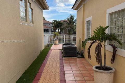 Villa ou maison à louer à Miami, Floride: 4 chambres, 226.5 m2 № 1999525 - photo 21