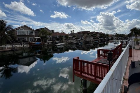 Villa ou maison à louer à Miami, Floride: 4 chambres, 226.5 m2 № 1999525 - photo 14