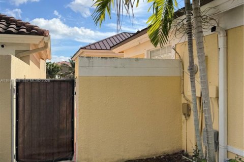 Villa ou maison à louer à Miami, Floride: 4 chambres, 226.5 m2 № 1999525 - photo 13