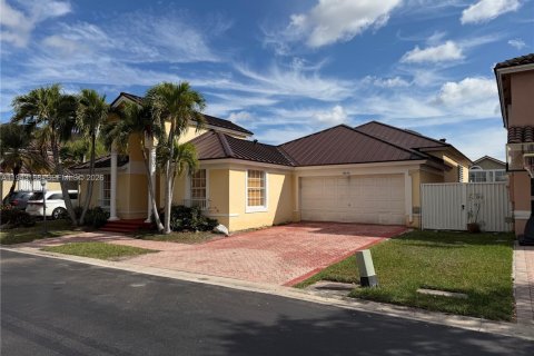 Villa ou maison à louer à Miami, Floride: 4 chambres, 226.5 m2 № 1999525 - photo 4