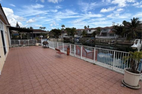 Villa ou maison à louer à Miami, Floride: 4 chambres, 226.5 m2 № 1999525 - photo 17