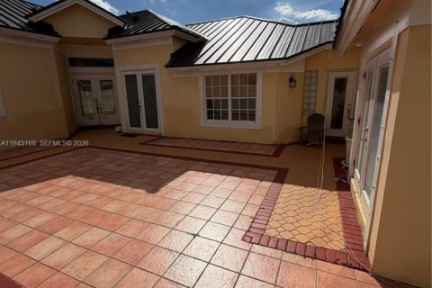 Villa ou maison à louer à Miami, Floride: 4 chambres, 226.5 m2 № 1999525 - photo 11