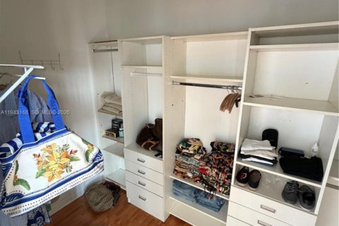 Villa ou maison à louer à Miami, Floride: 4 chambres, 226.5 m2 № 1999525 - photo 25