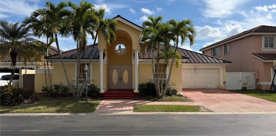 Villa ou maison à Miami, Floride 4 chambres, 226.5 m2 № 1999525