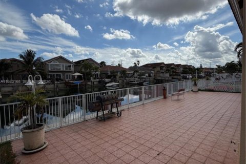 Villa ou maison à louer à Miami, Floride: 4 chambres, 226.5 m2 № 1999525 - photo 19