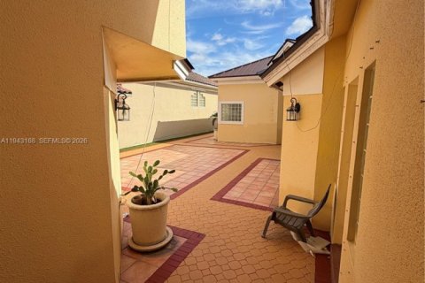 Villa ou maison à louer à Miami, Floride: 4 chambres, 226.5 m2 № 1999525 - photo 8